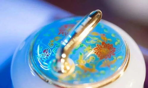 冰與火的碰撞，五壺臨門——景泰藍與和田玉冰壺，以工藝美術彩燈之光見證冬奧榮耀